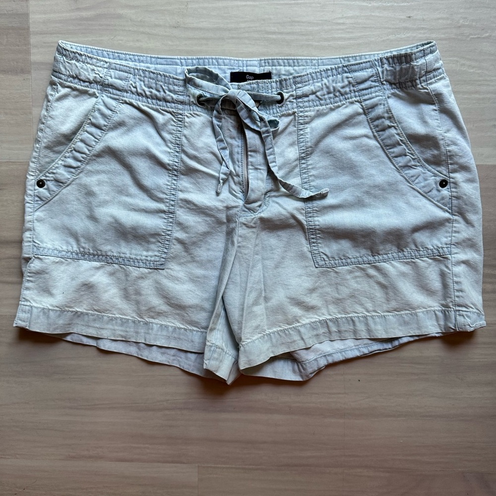 4/$20 🙈 GAP Blue Cargo Shorts with Relaxed Fit and Soft Fabric